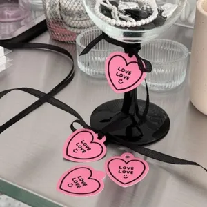 Schattige roze hart cadeaulabels voor Valentijnsdag liefdesbericht papierkaarten hanglabels 50st
