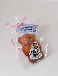 Cute cartoon gift bag hanging tag and decorative pendant set for students children party favors.