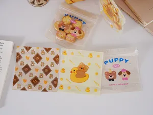 Sachets en plastique pour biscuits avec fermeture éclair et motifs de dessin animé mignons.