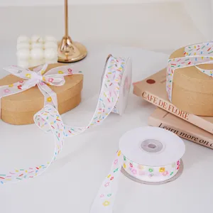 Ruban transparent coloré pour emballage cadeau, motif floral mignon et confettis.