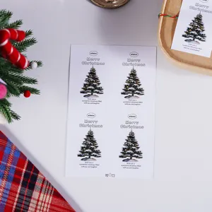 Détail d'autocollants d'arbre de Noël, étiquettes de scellement de cadeaux avec motifs d'hiver.