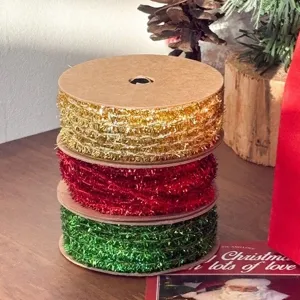 Cinta de guirnalda de oropel navideña para envolver regalos, oro rojo y verde.