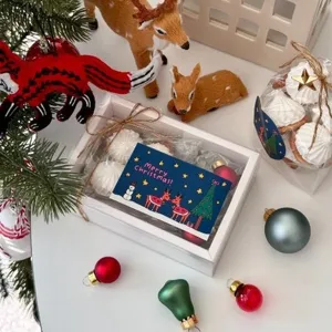 Set de cartes de vœux de Noël avec design de cerf festif pour emballage cadeau et messages.