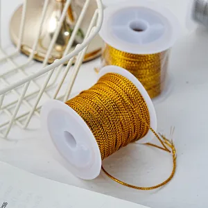 Cordon doré métallique pour emballage cadeau, ficelle brillante pour bricolage et déco de fête.
