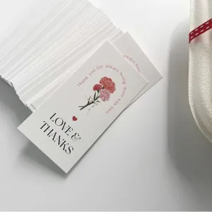 Tarjeta de felicitación floral del día de la madre ramo mensaje etiqueta de agradecimiento