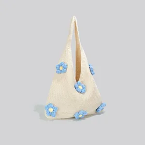 Gestrickte Häkel-Umhängetasche mit blauen Blumen Applikationen lässige Damen Beuteltasche.
