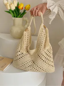 Elegante borsa a mano beige lavorata all'uncinetto per donna, borsa da mare chic.