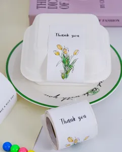 Minimalistischer rechteckiger Aufkleber mit Tulpe und Dankeschön für schöne Geschenkboxen.