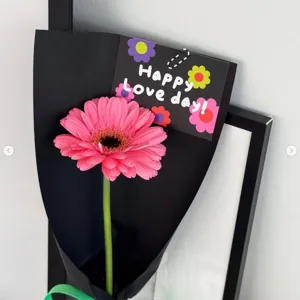 Tarjeta de felicitación floral cuadrada Happy Love day para envolver regalos de cumpleaños