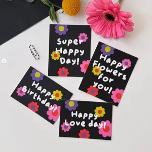 Set de tarjetas de felicitación florales cuadradas con mensajes alegres para regalos y cumpleaños