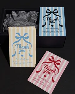 Biglietti di auguri di ringraziamento con fiocco a righe per decorazioni regalo e bouquet