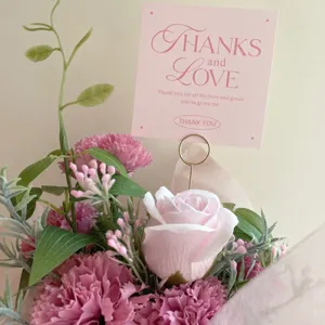 Conjunto de ramo de tarjeta de felicitación cuadrada de gracias y amor de estilo rosa ins para regalos.