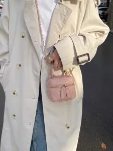 Mini bolso de hombro acolchado rosa para mujer, bolso cruzado elegante y moderno, diseño chic.