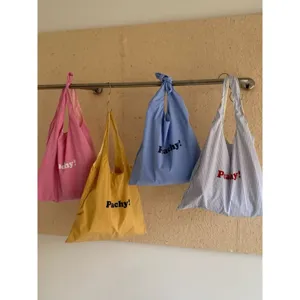 Borsa a tracolla a righe casual in tela con stampa di lettere, borsa capiente versatile.