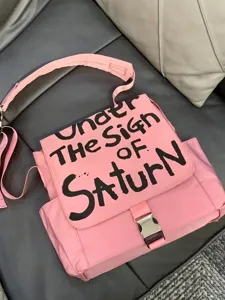Borsa a tracolla rosa in nylon con stampa di lettere, grande borsa casual da streetwear.