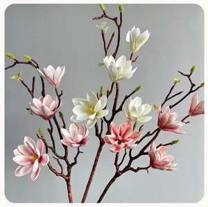 Künstlicher Magnolienzweig Detailansicht, realistische EVA Blumen Dekoration für Zuhause.