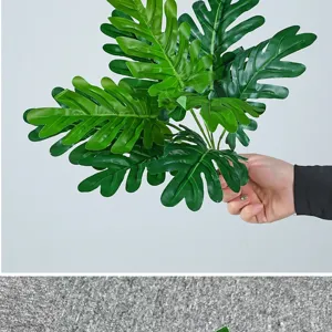 Vista detallada de hojas de monstera artificiales verdes, follaje realista para el hogar.