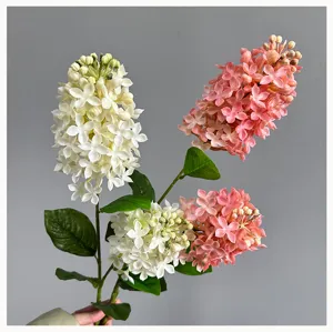 Detail van kunstlila bloemen, olieverf stijl nep bloemendecoratie voor uw woonkamer.