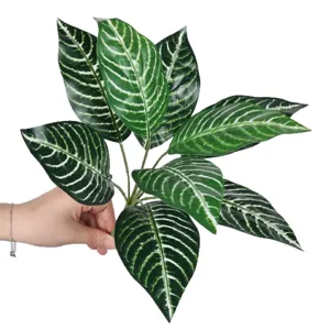 Hojas de plantas verdes artificiales follaje rayado para decoración de interiores y flores.