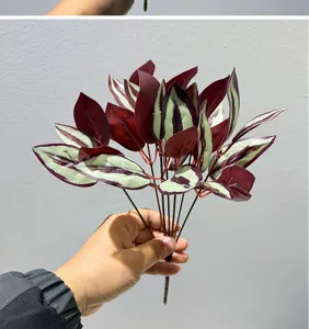 Ramo de decoración de hojas de plantas verdes artificiales para micropaisaje de interiores.