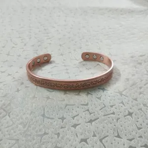 Bracciale Rigido Magnetico in Rame Vintage Polsino Regolabile Aperto per Uomo Donna Modelli Geometrici Floreali Intagliati Gioielli da Mano Regalo