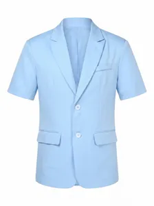 Dettaglio blazer uomo manica corta azzurro, colletto a risvolto, chiusura a bottoni.