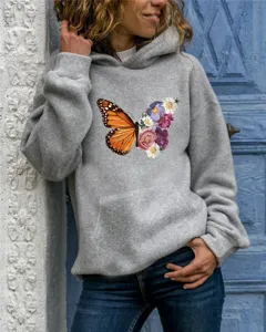 Detailansicht des grauen Hoodies mit einem einzigartigen Schmetterling Blumen Motiv.