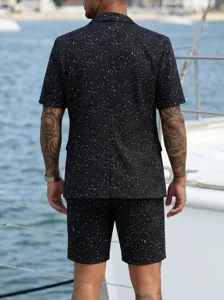 Ensemble blazer et short a manches courtes pour hommes avec imprime eclaboussure.