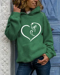 Women casual green hoodie with cute cat heart graphic print, long sleeve pullover sweatshirt.
