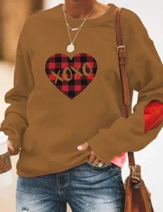 Sweat-shirt polaire marron décontracté avec imprimé cœur à carreaux et coudière pour femmes.