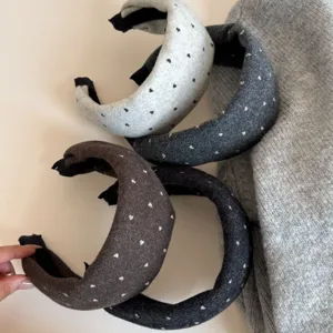 Bandeau de cheveux large et confortable en polaire avec joli motif de cœur accessoire d'hiver
