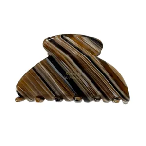 Pinza para el pelo de acetato mediana con diseño de rayas elegante, ideal para peinados semirecogidos.