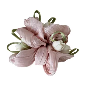 Haarelastiek van tulpenstof parelmoer roze wit bloemvormige paardenstaart houder leuk.