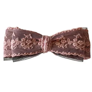 Pince à cheveux nœud papillon en dentelle rose pour femme, élégant accessoire en tulle brodé.