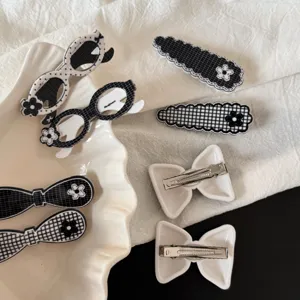 Ensemble de pinces à cheveux noir et blanc style coréen avec lunettes et nœuds mignons.