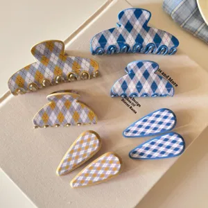 Ensemble de pinces à cheveux en acétate coréen avec motif à losanges chic en bleu et jaune.
