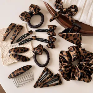 Set de pinzas para el cabello con estampado de leopardo retro, coleteros y garras elegantes.