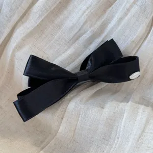 Molletta per capelli con fiocco in raso nero elegante pinza banana accessorio dolce