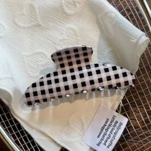 Pinza para el pelo a cuadros blanco y negro de acetato para mujeres accesorios de peinado diarios elegantes