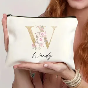 Bolso cosmético personalizado con letra floral W y nombre, ideal para viajes.