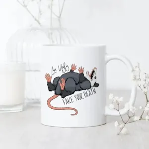 Keramik Kaffeetasse Detailansicht, niedliches Opossum Motiv, perfektes Alltagsgeschenk.