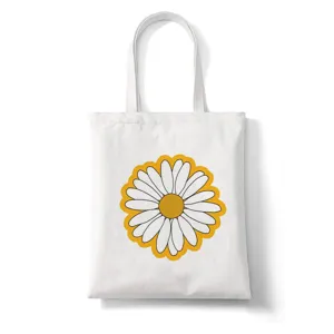Gedetailleerd overzicht van witte canvas tas met charmante gele margriet bloemenprint.