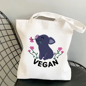 Nahaufnahme einer weißen Leinentasche mit süßem veganem Schweine-Drahtstuhl-Hintergrund.