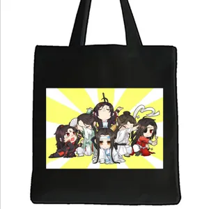 Schwarze Canvas Tragetasche mit niedlichen Anime Chibi Charakteren fuer den Alltag.