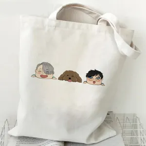 Detailansicht der Canvas-Stofftasche mit niedlichem Anime-Druck. Ideal für den Alltag.