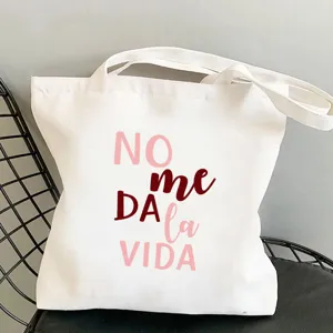Lässiger weißer Segeltuch Shopper mit stylischem spanischem Textdruck für den Alltag.