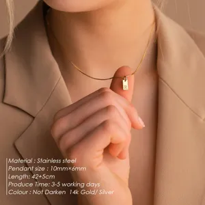 Collier Pendentif Initial Lettre en Acier Inoxydable pour Femmes Doré Argenté Chaîne de Clavicule Délicate Bijoux de Mode Cadeau