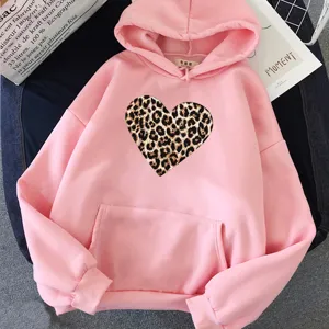 Sweat à capuche rose avec motif de cœur en léopard tendance, vêtement décontracté et confortable.