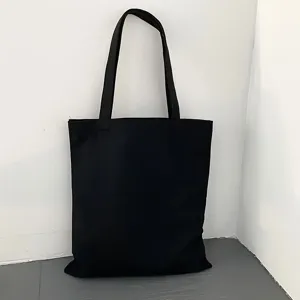 Klassieke zwarte canvas shopper, casual dagelijkse winkeltas, duurzaam en ruim ontworpen.