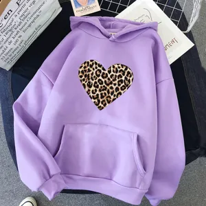Sweat à capuche violet pour femmes et hommes avec un magnifique design de cœur léopard.